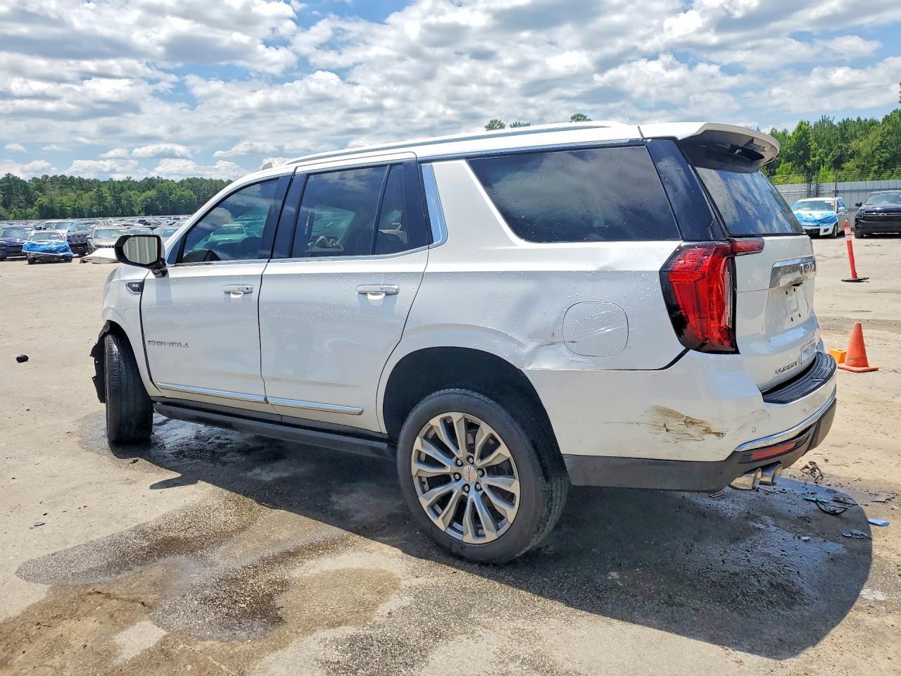 2021 GMC Yukon Denali - Фото 2