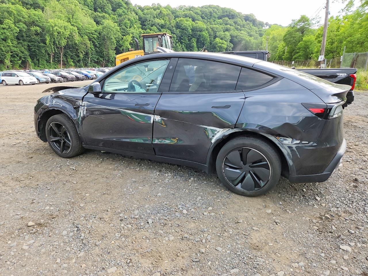 2026 Tesla Model Y - Фото 2