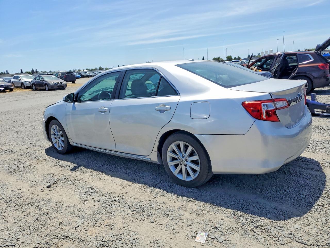 2013 Toyota Camry Hybrid Xle - Фото 2