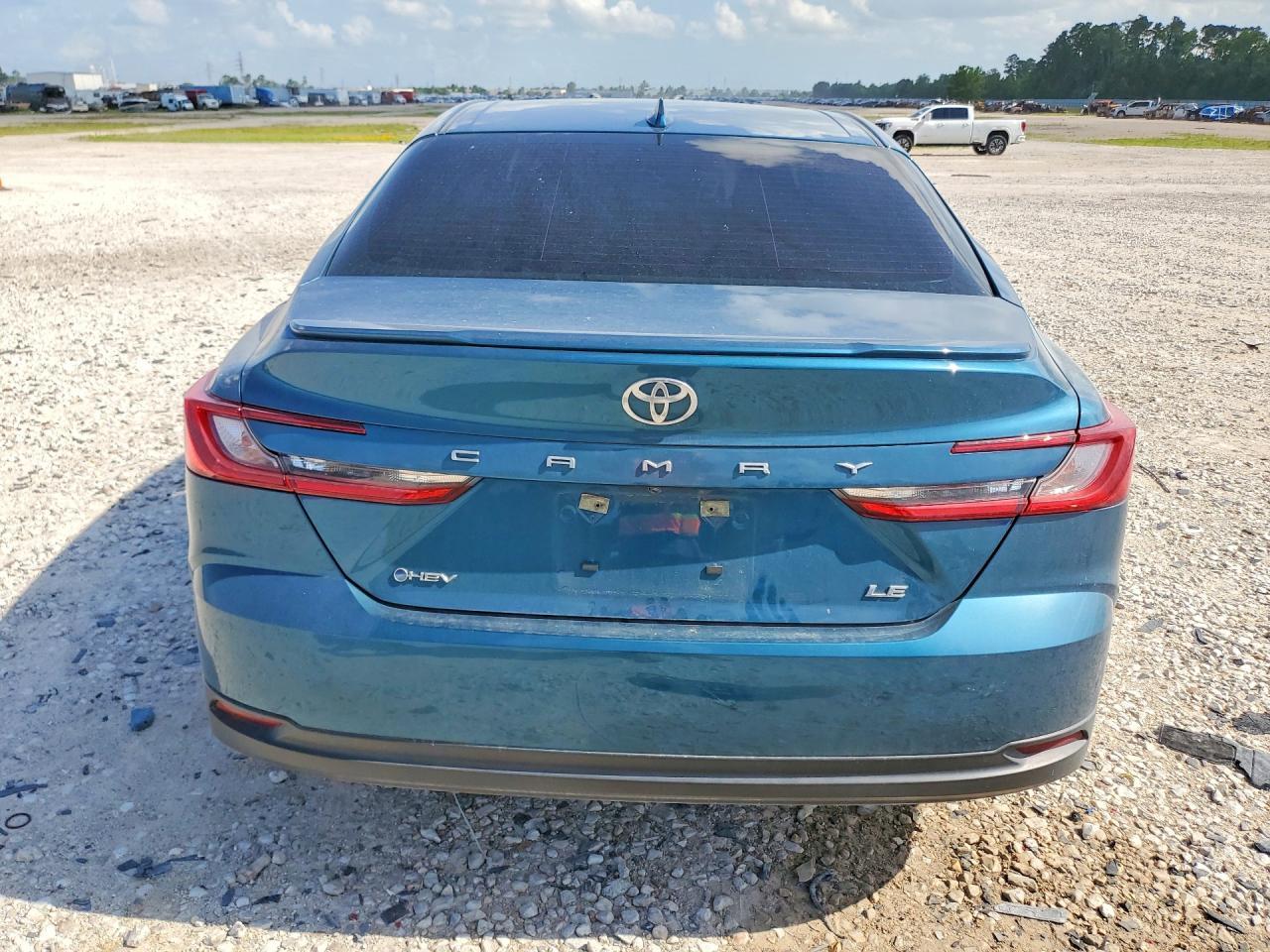 2025 Toyota Camry Le - Фото 6