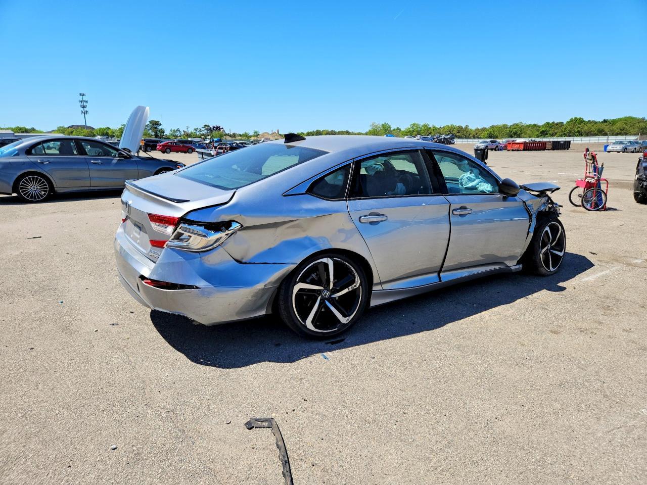 2022 Honda Accord Hybrid Sport - Image 3
