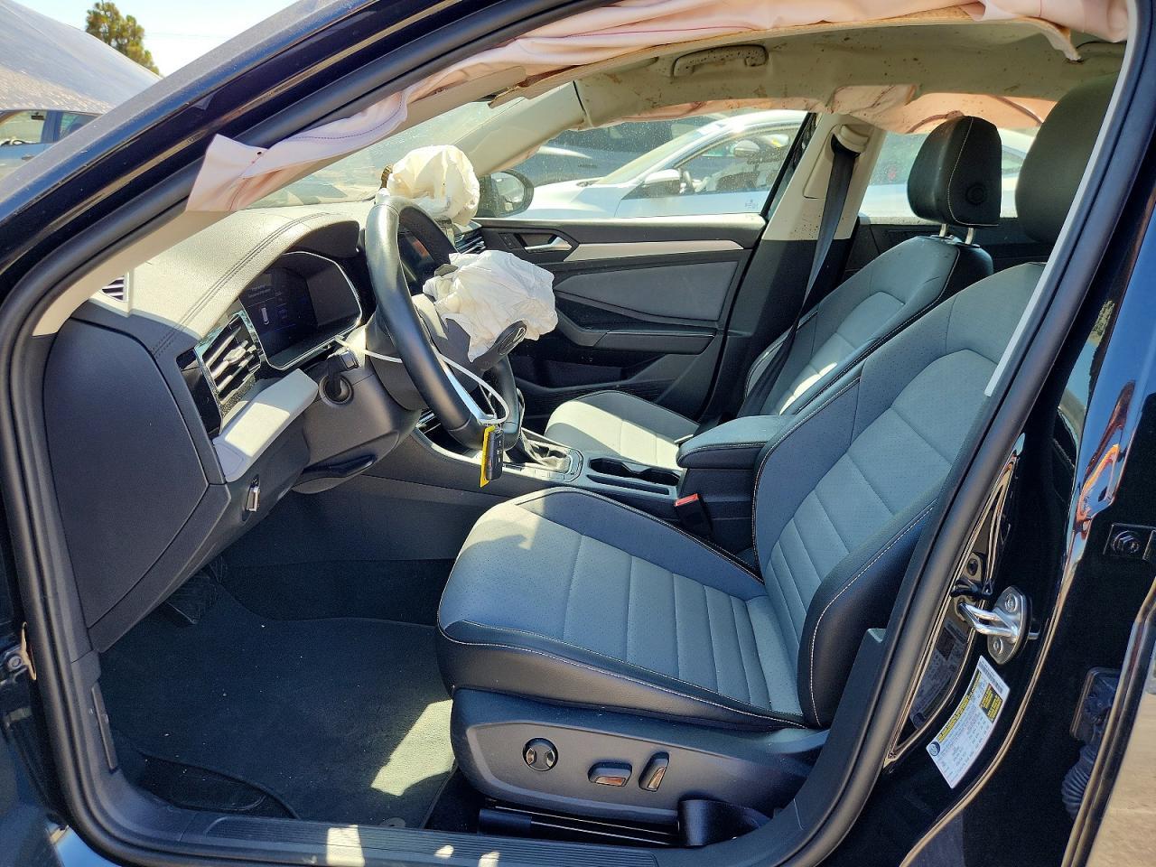 2025 Volkswagen Jetta 4D Se - Фото 7