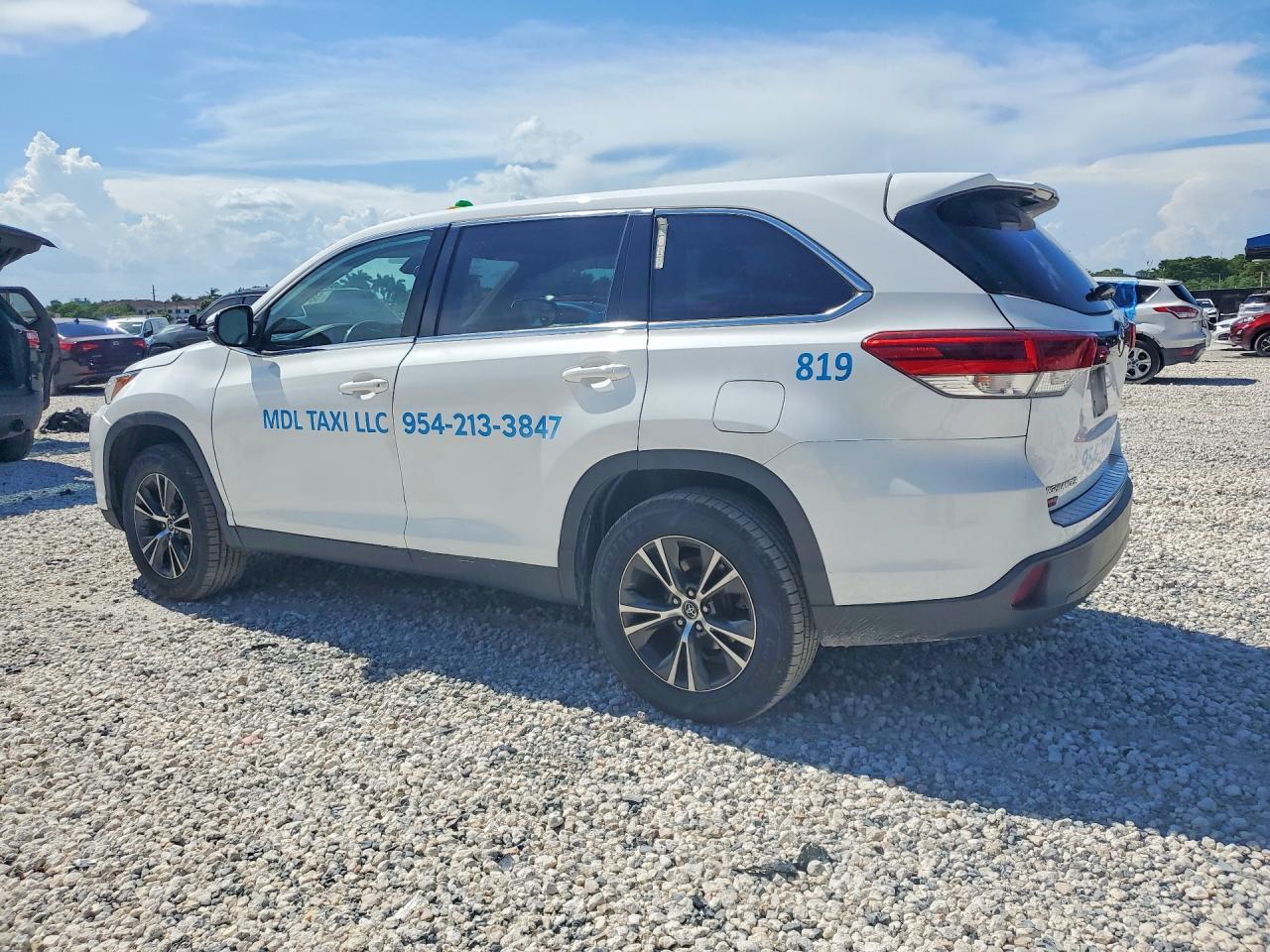 2019 Toyota Highlander Le - Фото 2