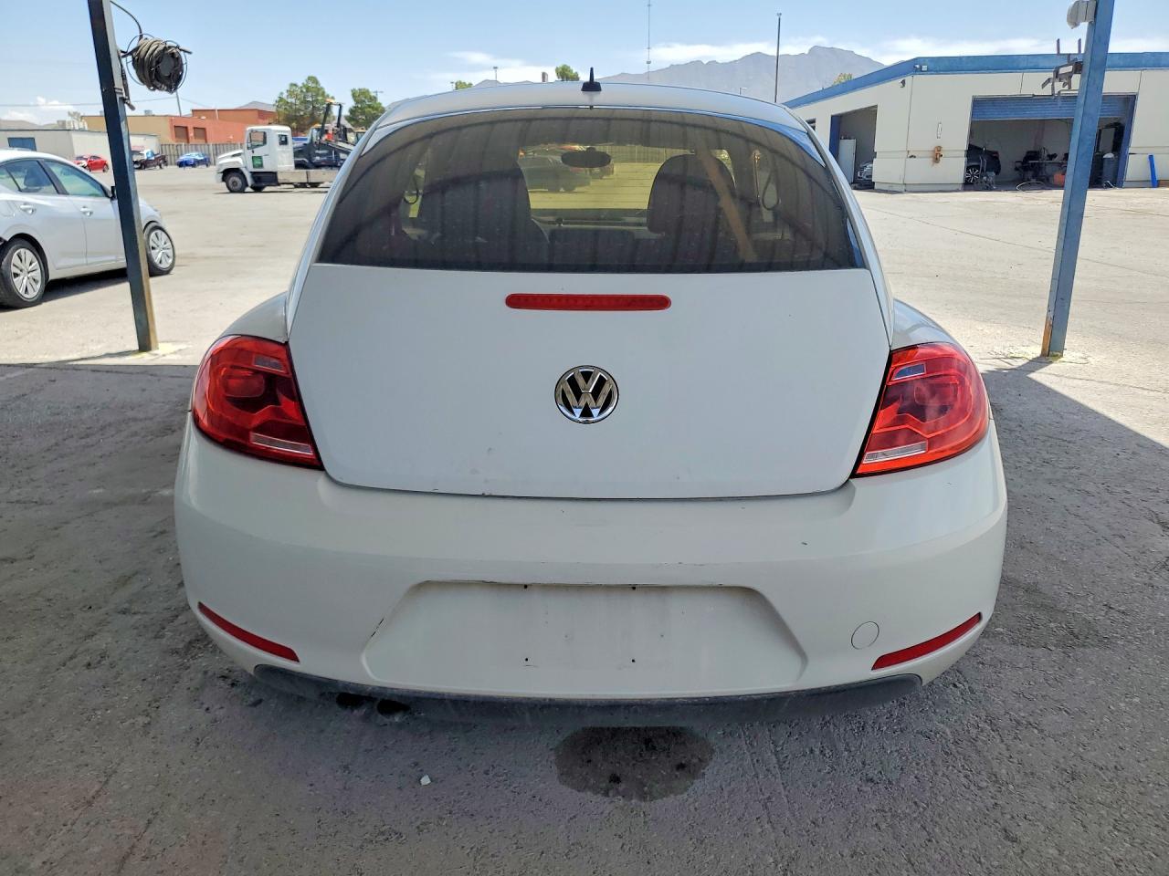 2012 Volkswagen Beetle - Фото 6