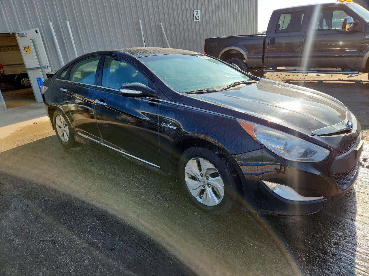 2015 Hyundai Sonata Hybrid Base - Image 4