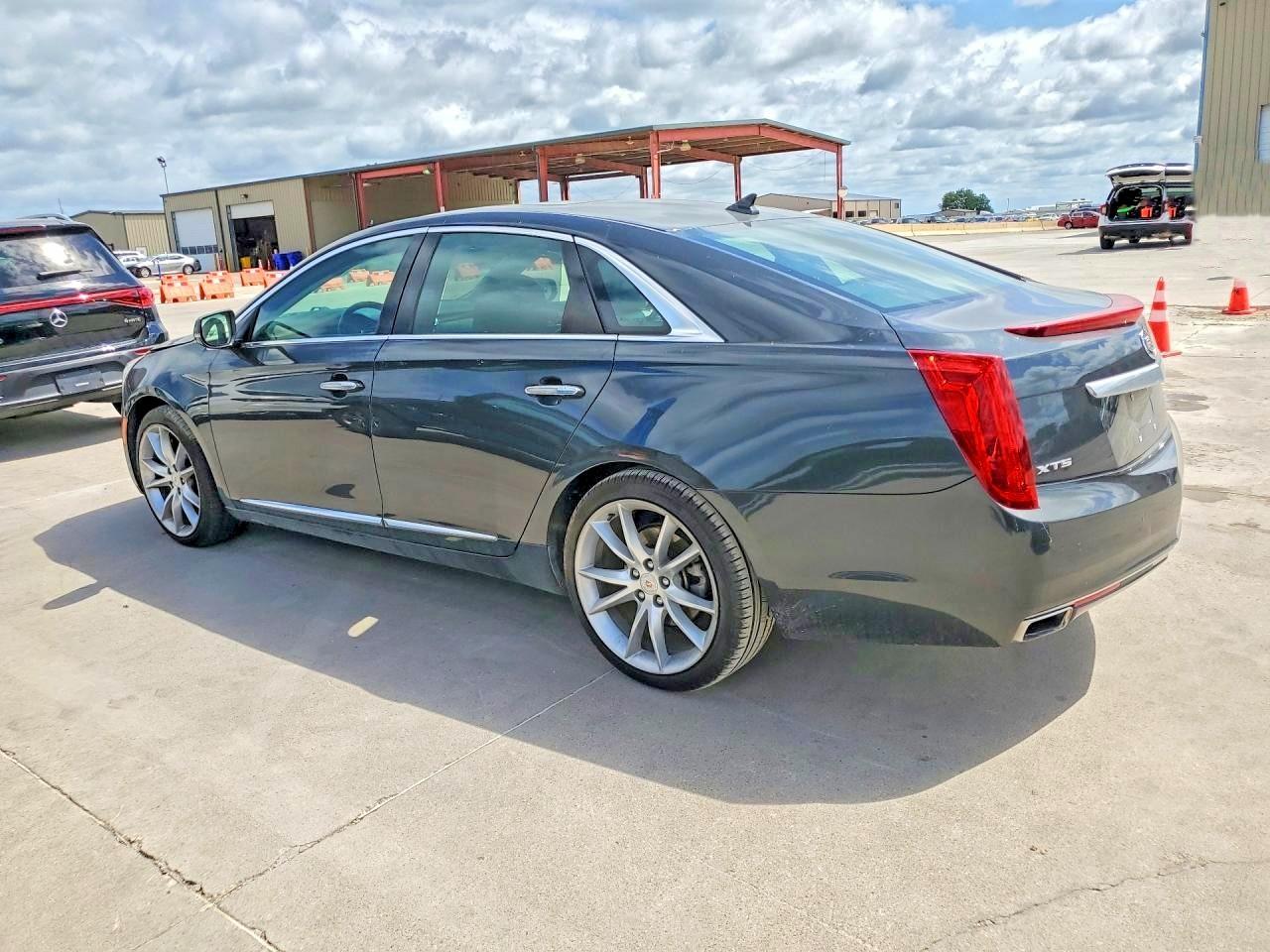 2013 Cadillac Xts Premium Collection - Image 2