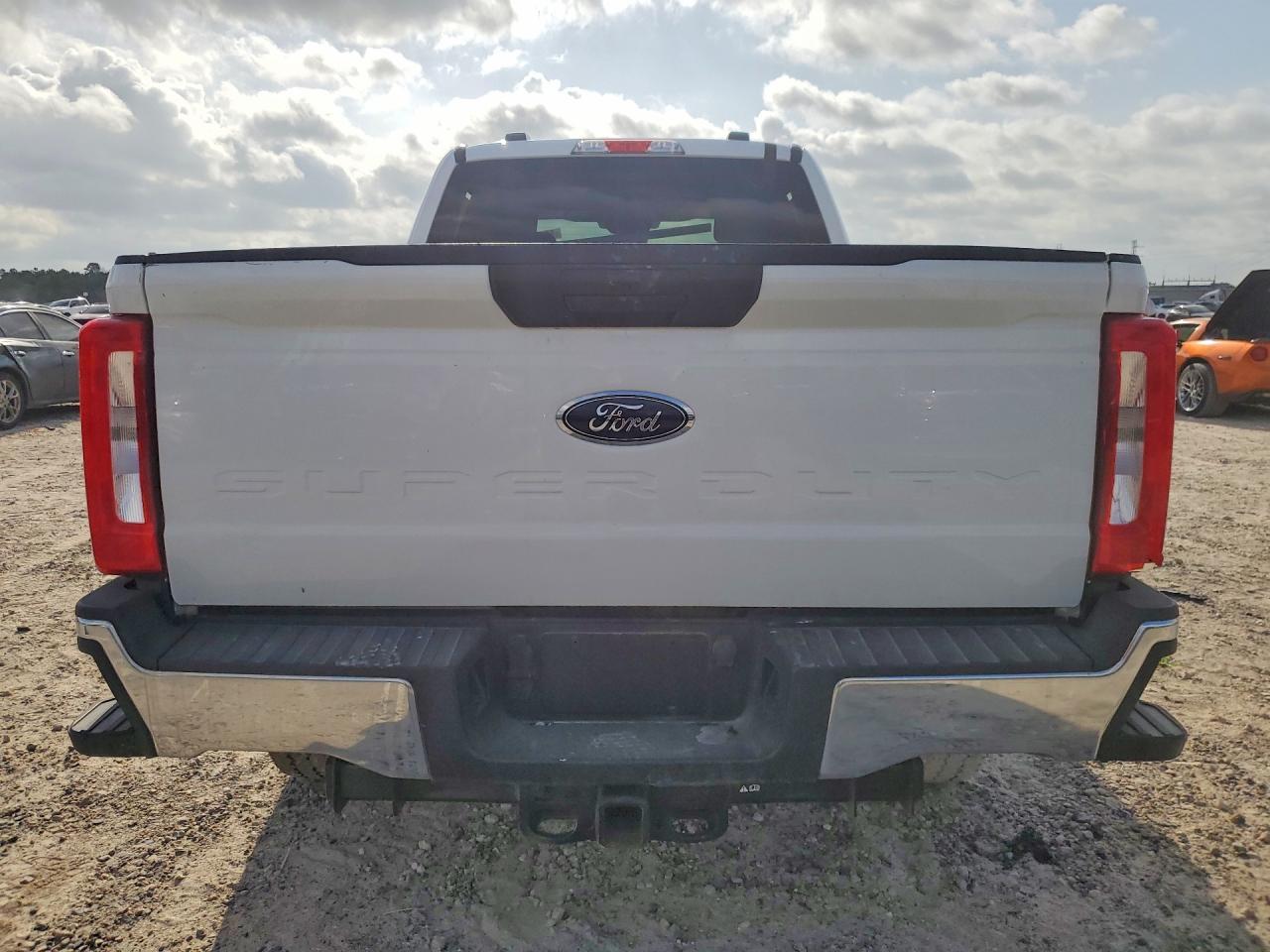 2024 Ford F250 Super Duty - Фото 6