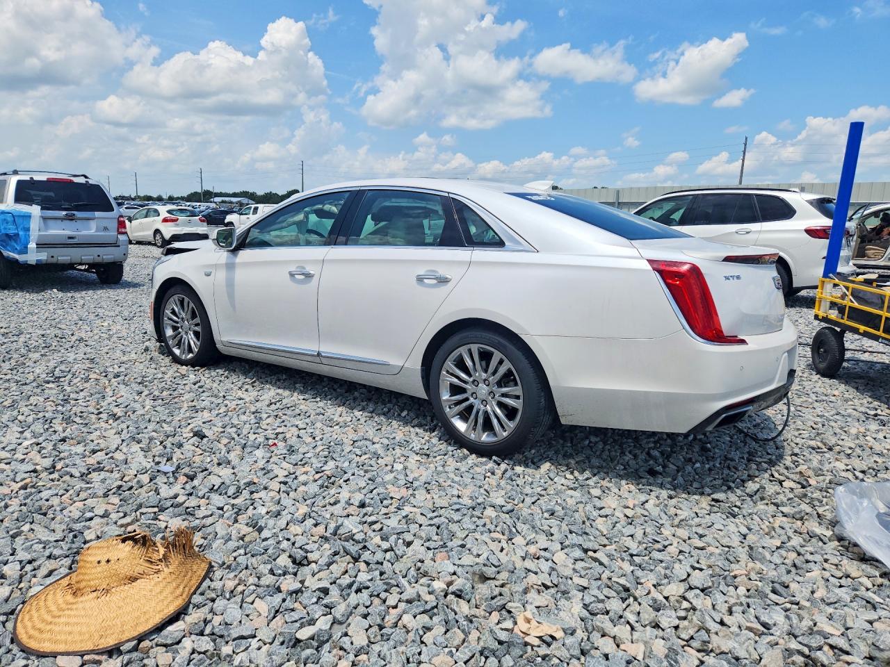 2019 Cadillac Xts Luxury - Image 2