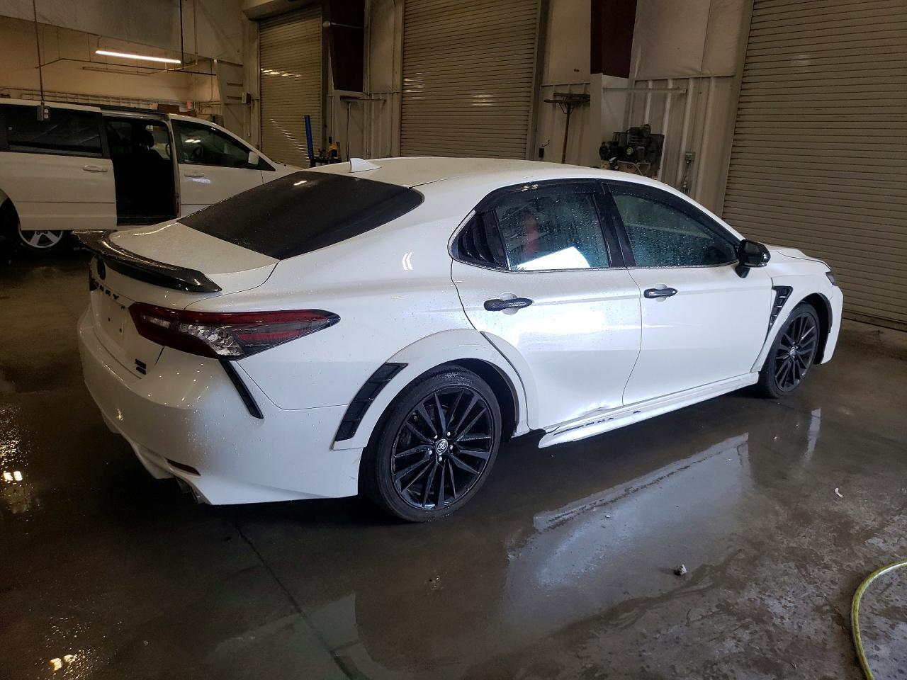 2021 Toyota Camry Xse - Фото 3