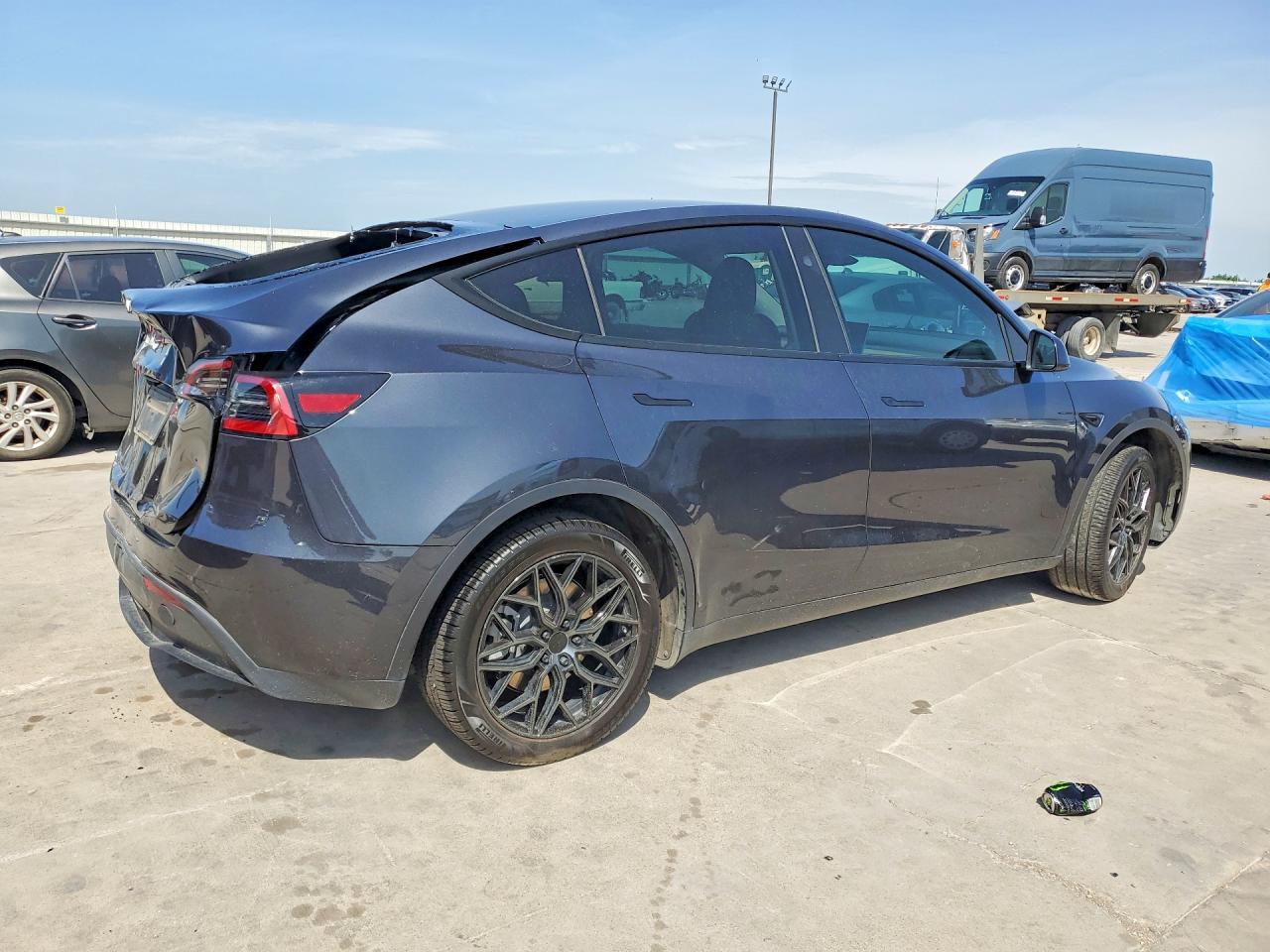 2024 Tesla Model Y - Фото 3