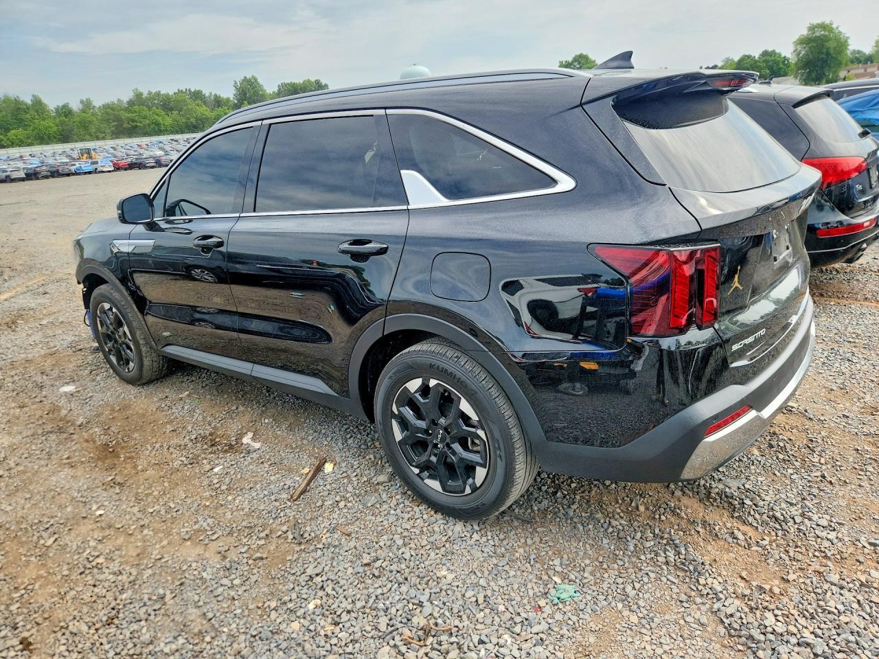 2024 Kia Sorento S - Image 2