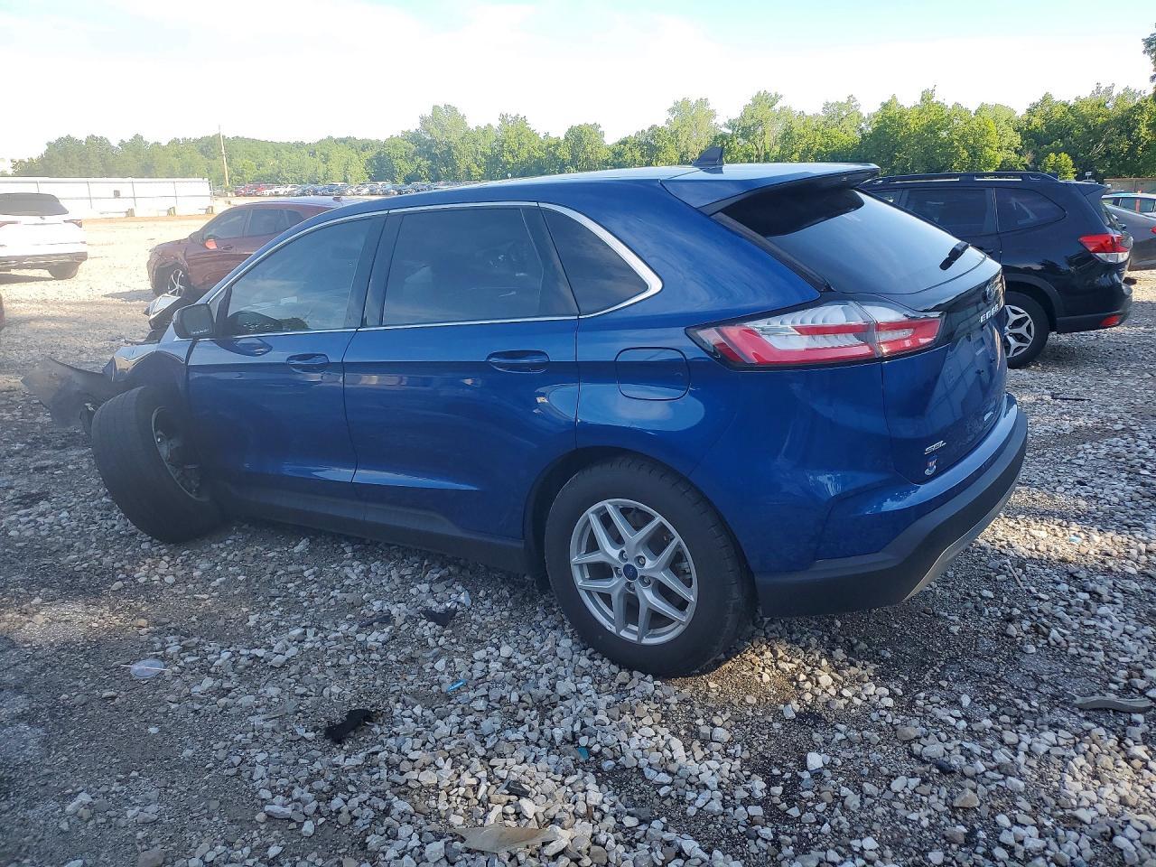 2022 Ford Edge Sel - Image 2