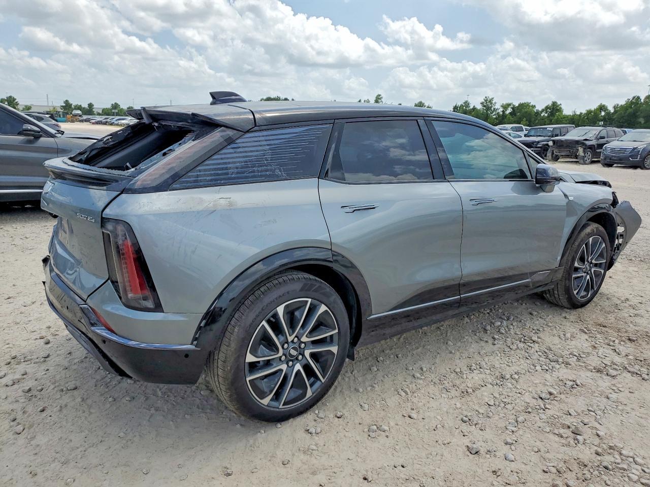 2025 Cadillac Optiq Sport - Фото 3