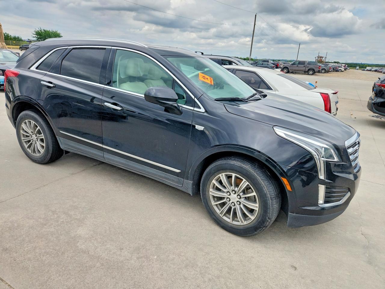 2017 Cadillac Xt5 Luxury - Image 4