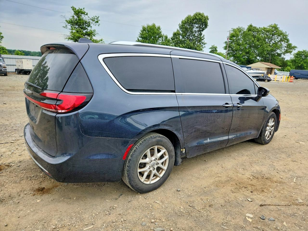 2021 Chrysler Pacifica Touring L - Image 3