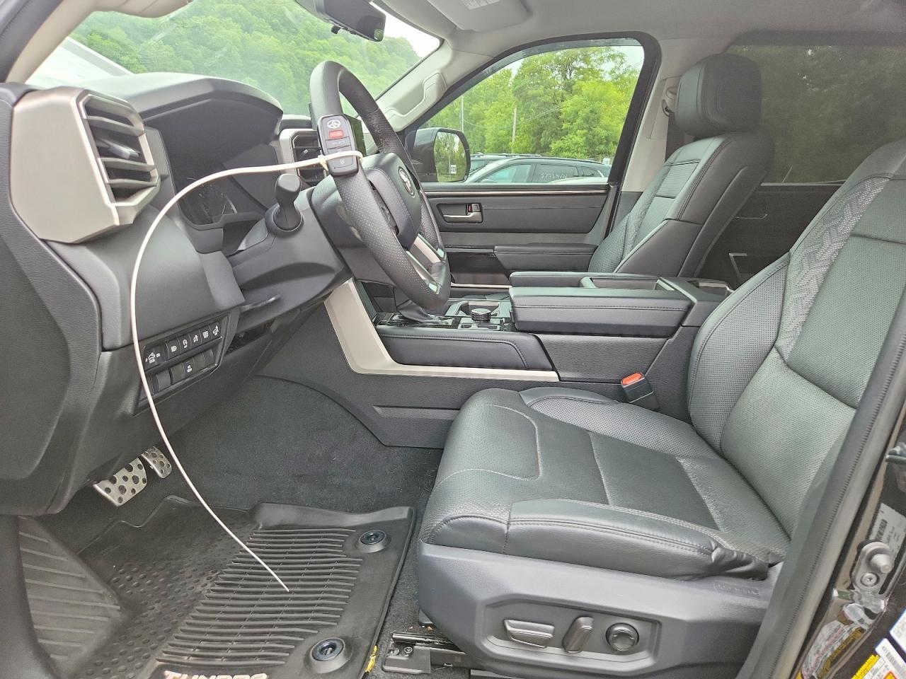 2023 Toyota Tundra Crewmax Limited - Image 7