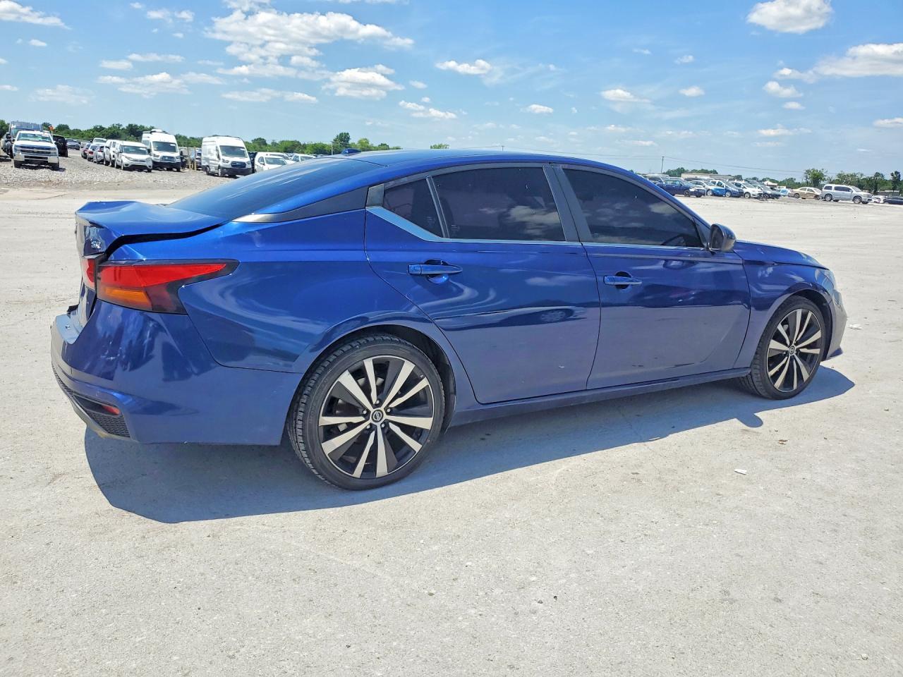 2022 Nissan Altima Sr - Фото 3