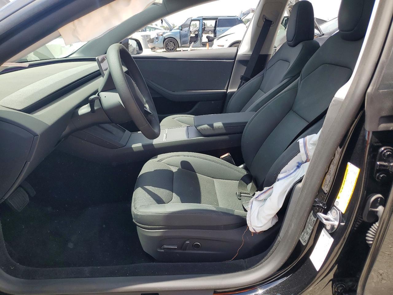 2026 Tesla Model 3 - Фото 7