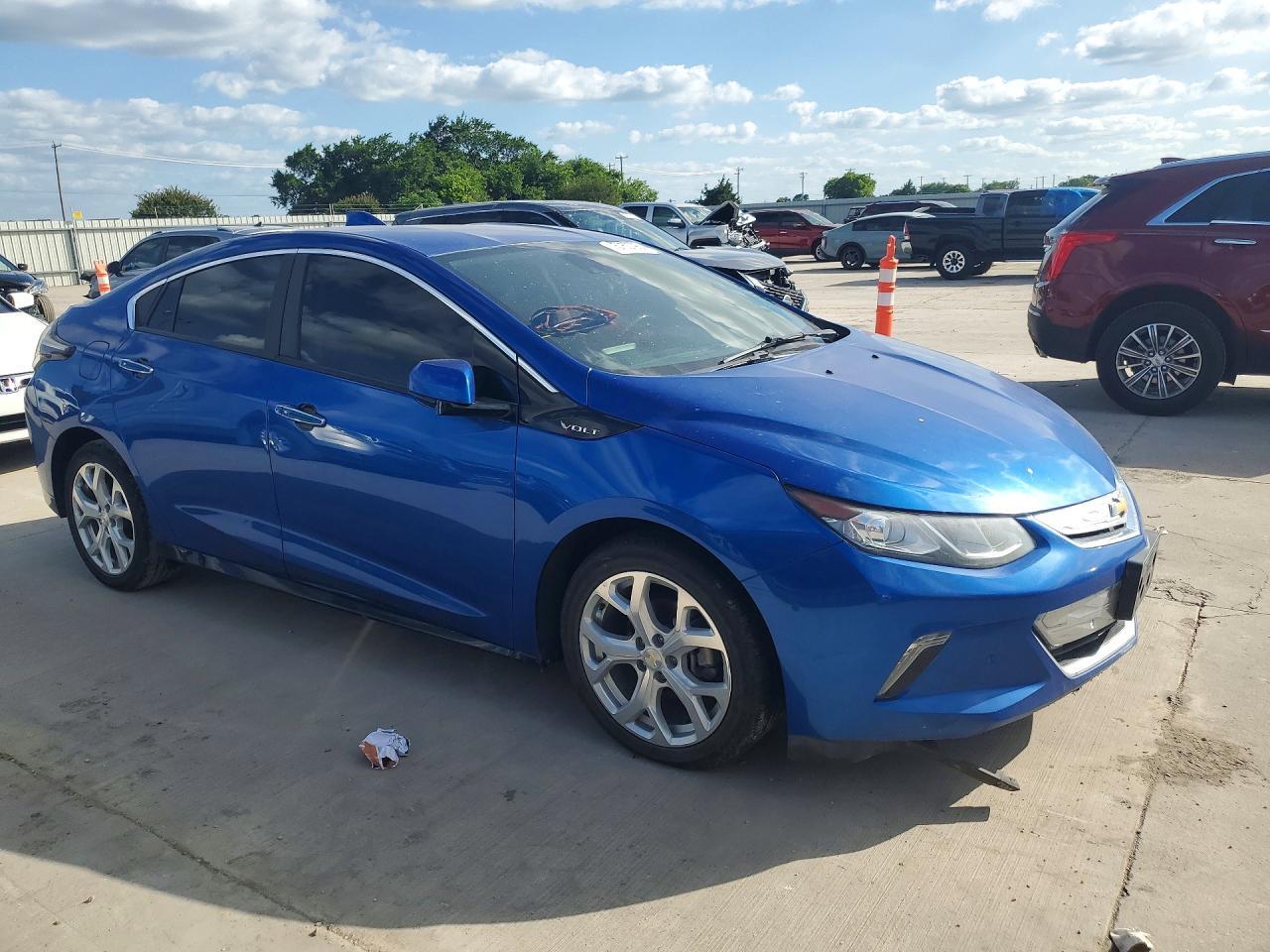 2017 Chevrolet Volt Premier - Image 4