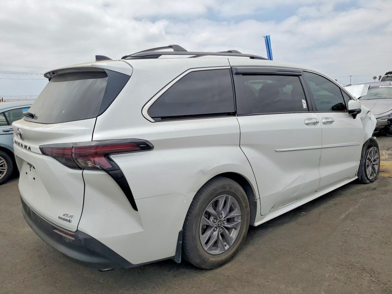 2024 Toyota Sienna Xle 7-Passenger - Фото 3