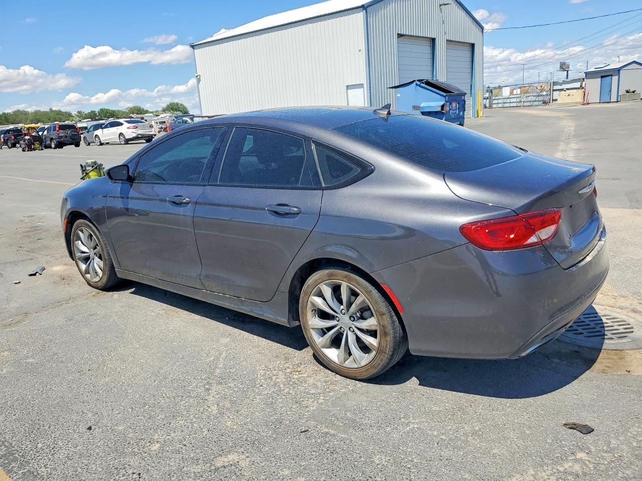 2016 Chrysler 200 S - Фото 2
