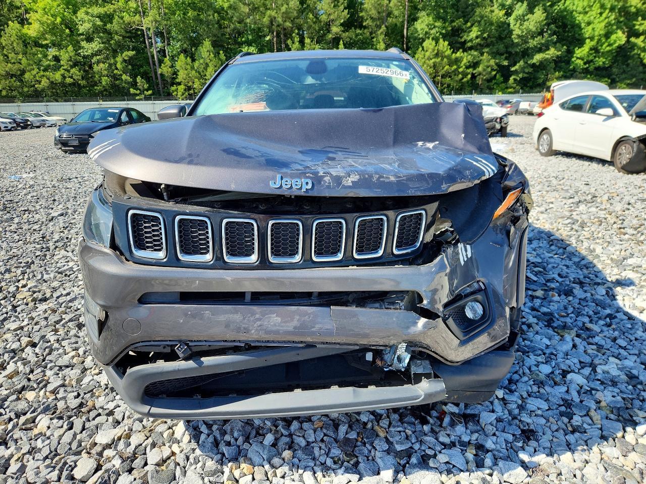 2018 Jeep Compass Latitude - Image 5