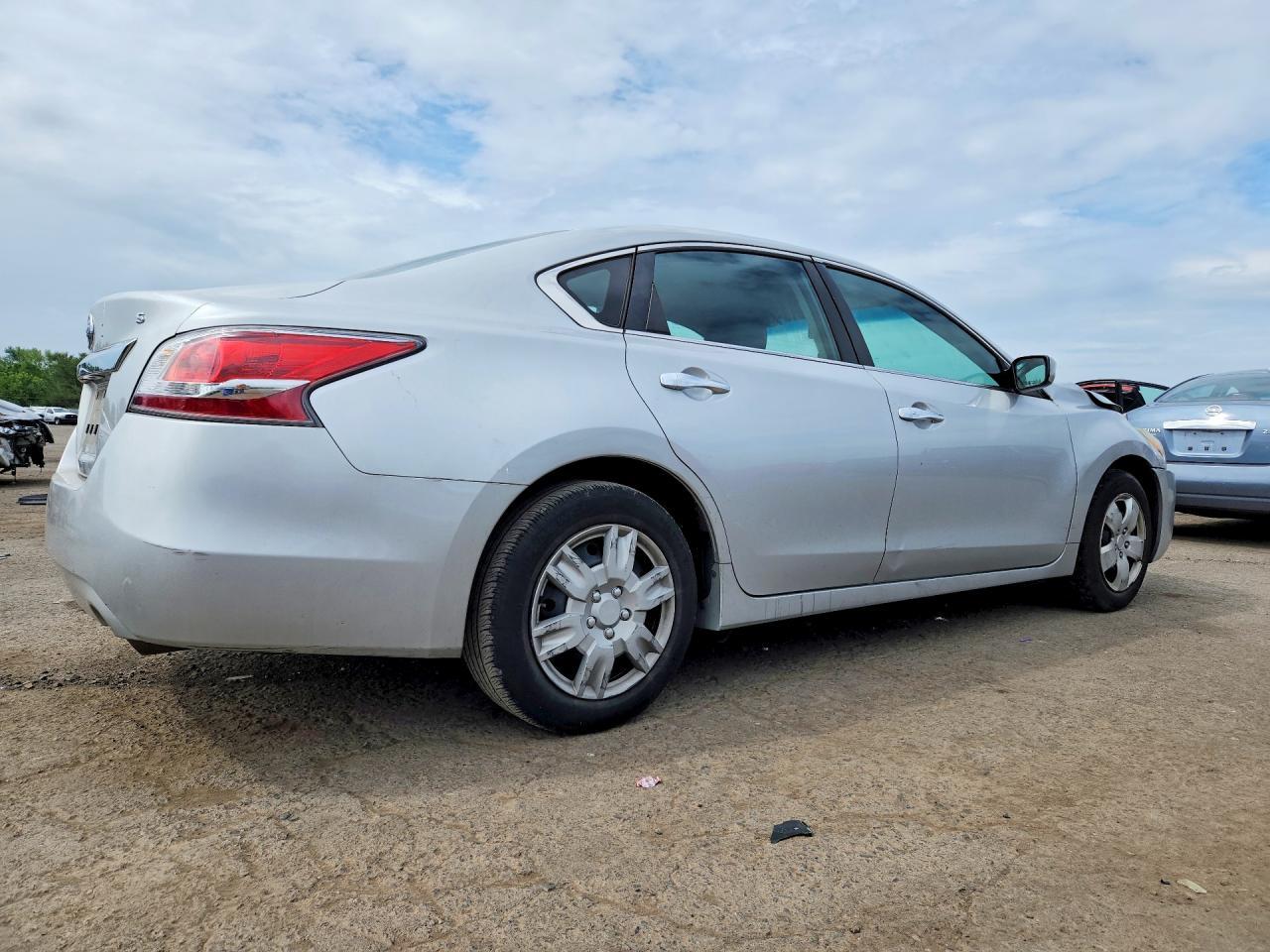 2015 Nissan Altima 2.5 S - Фото 3