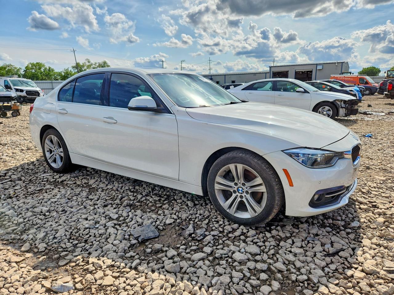 2017 BMW 330 Xi - Image 4