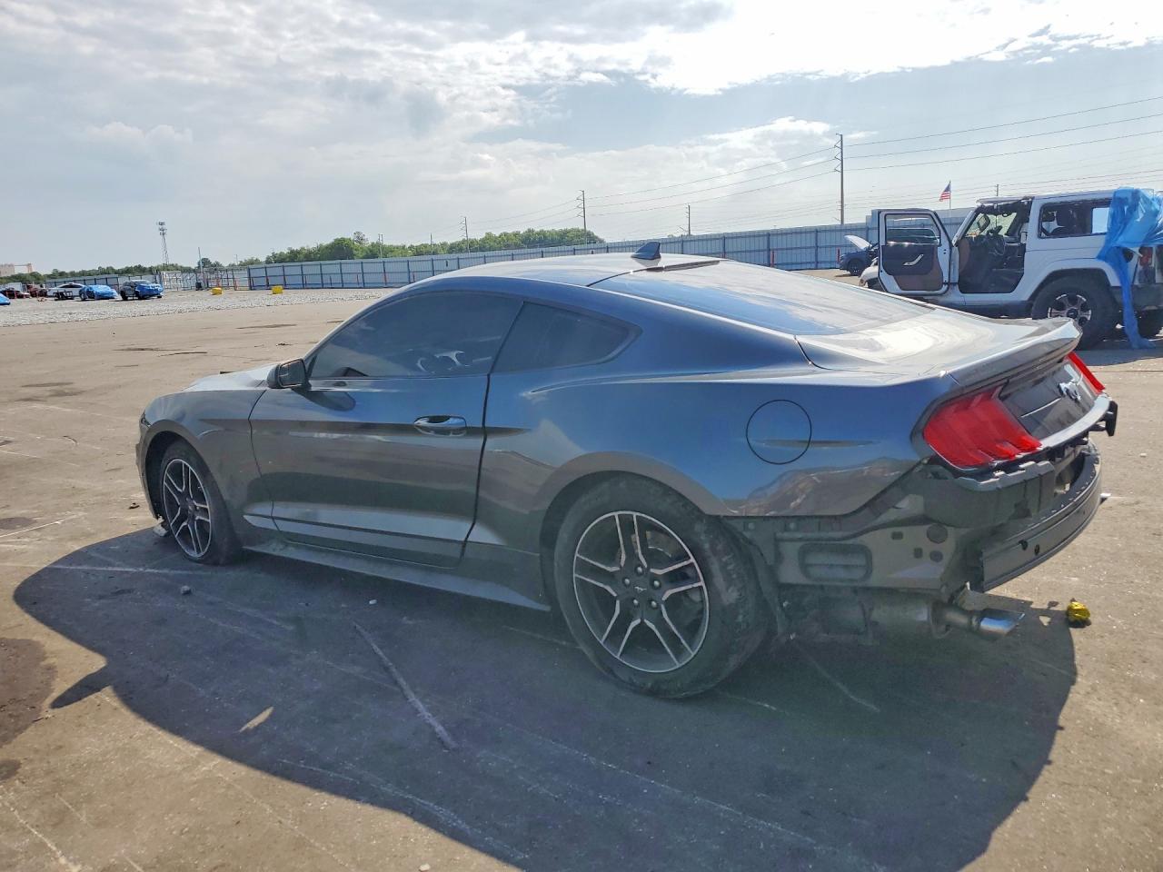 2020 Ford Mustang - Фото 2