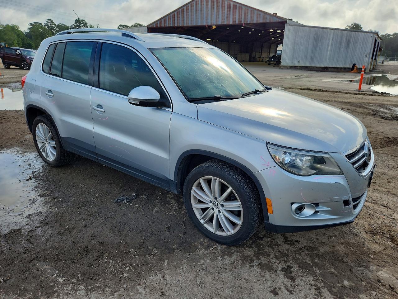 2011 Volkswagen Tiguan S - Image 4