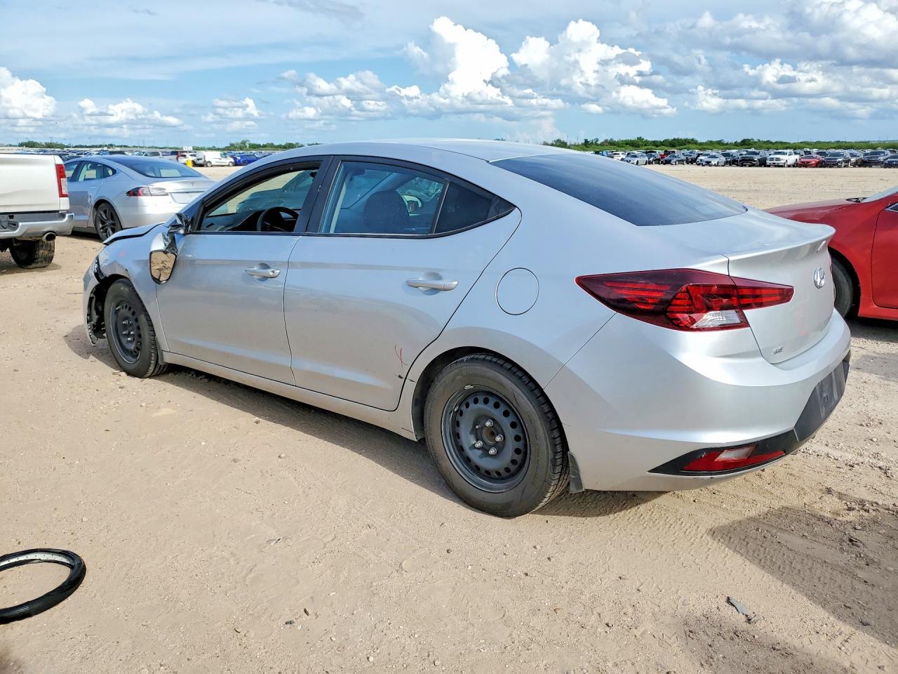 2019 Hyundai Elantra Se - Фото 2