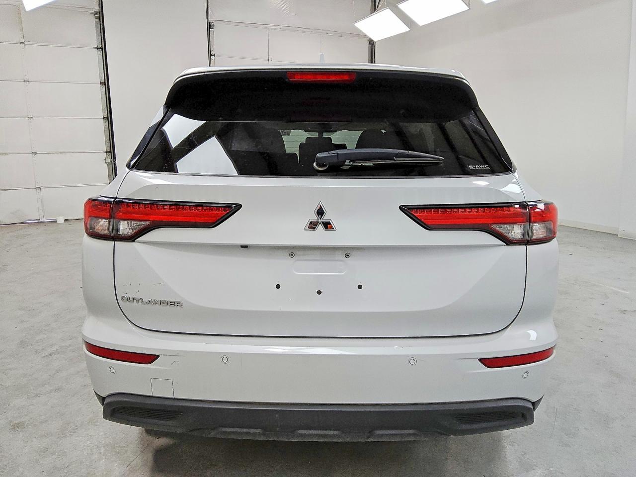 2022 Mitsubishi Outlander Es - Image 6
