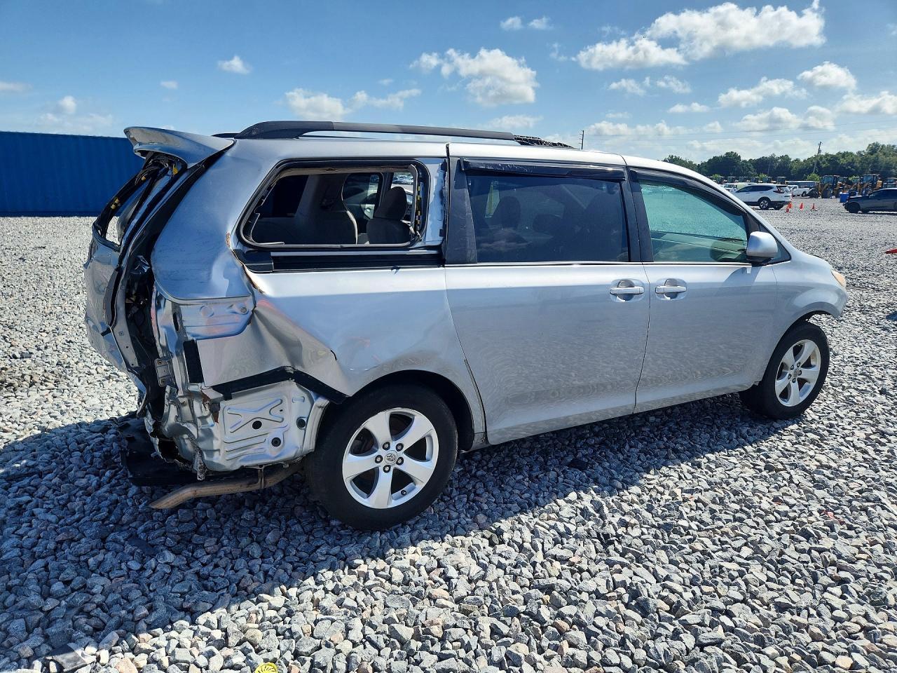2015 Toyota Sienna Sport - Фото 3