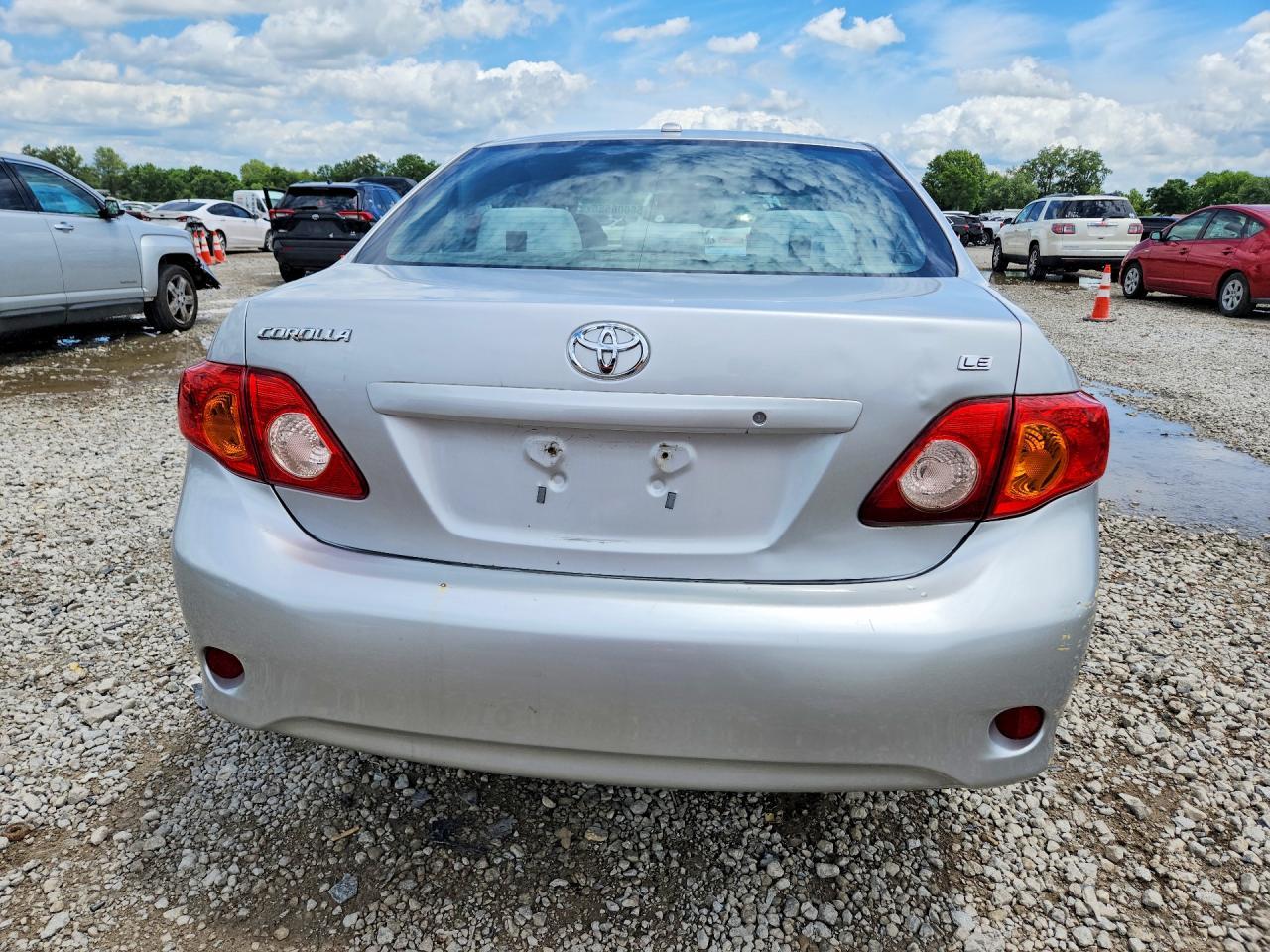 2010 Toyota Corolla Le - Фото 6