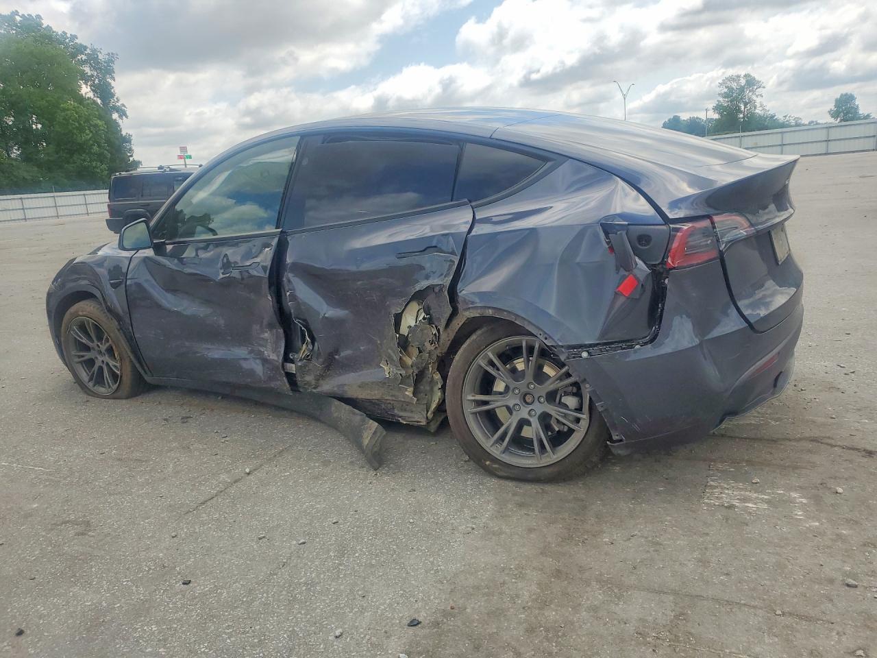 2025 Tesla Model Y - Image 2