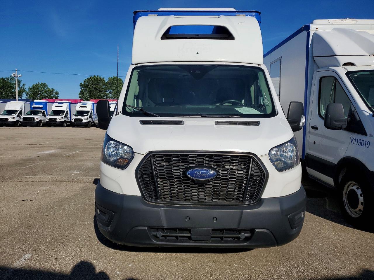 2023 Ford Transit Delivery Truck - Фото 5