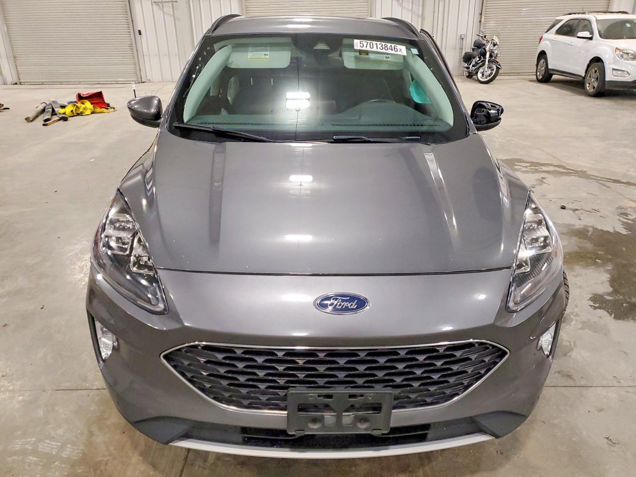 2022 Ford Escape Titanium - Image 5