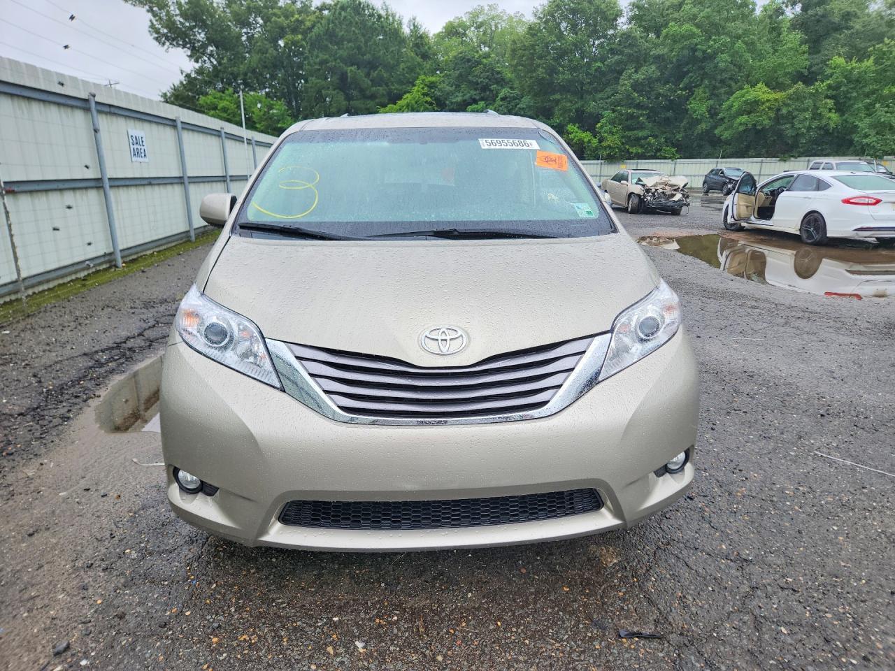 2015 Toyota Sienna Xle 8-Passenger - Image 5