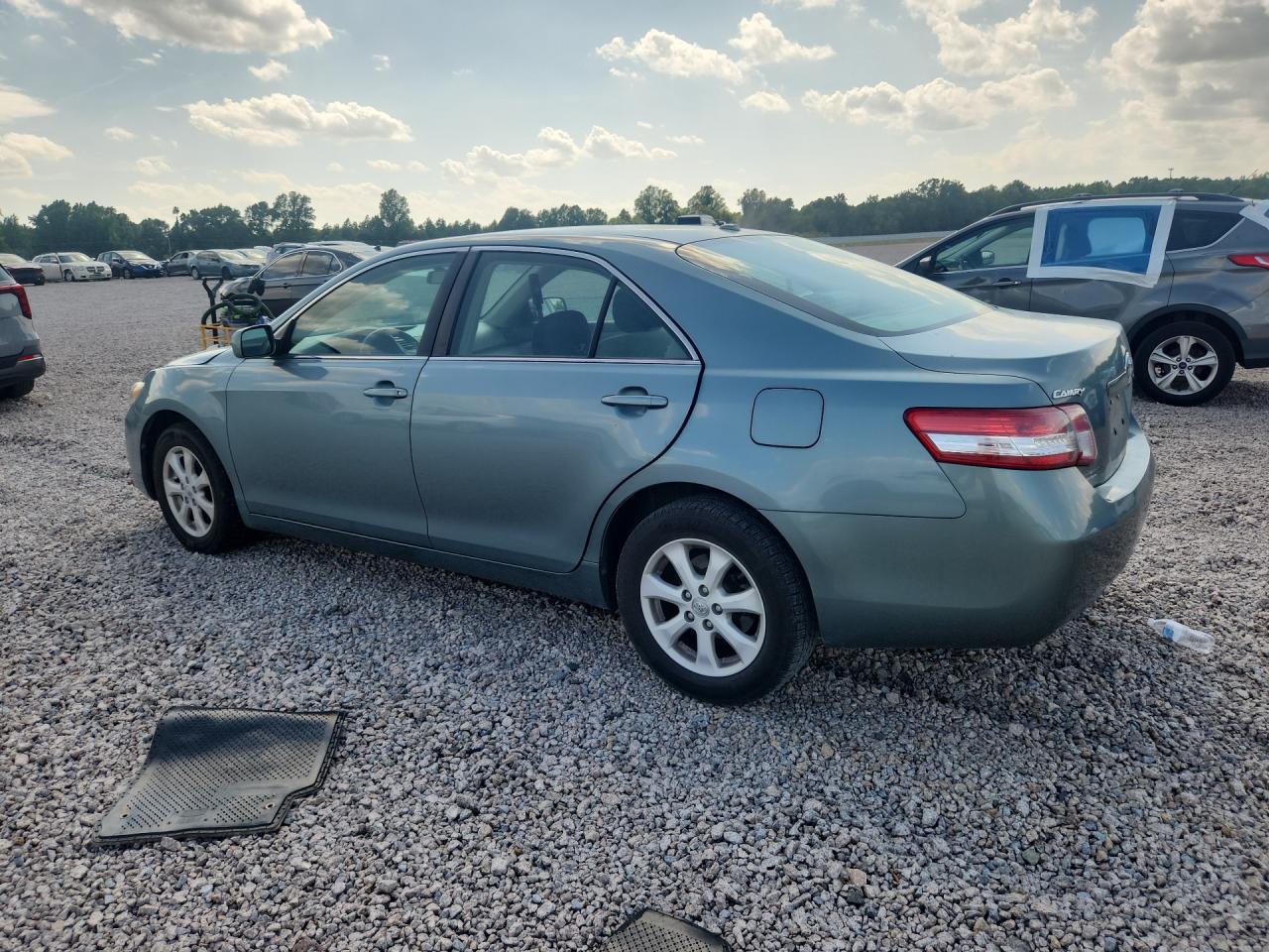 2011 Toyota Camry Le - Фото 2