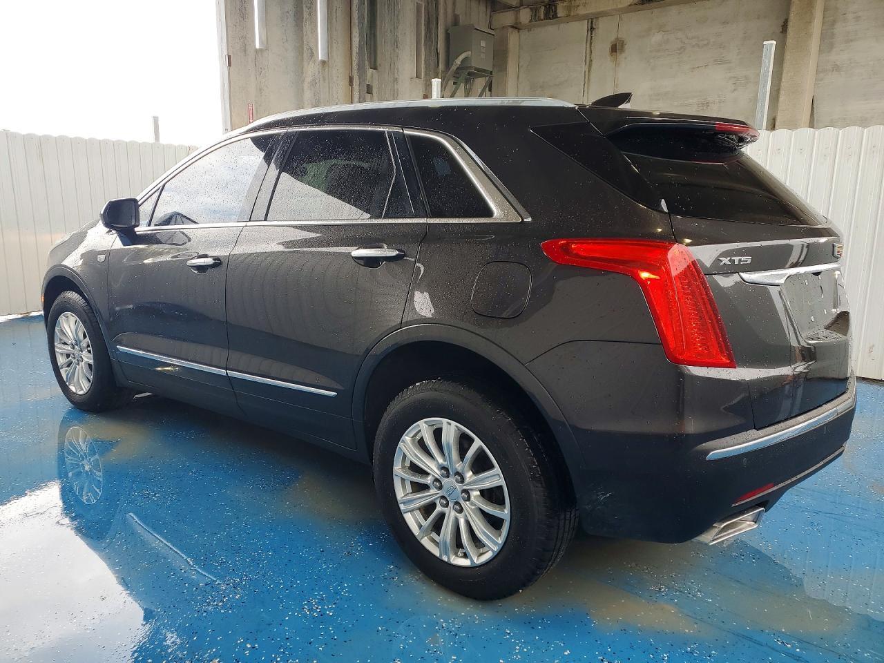2017 Cadillac Xt5 - Image 2