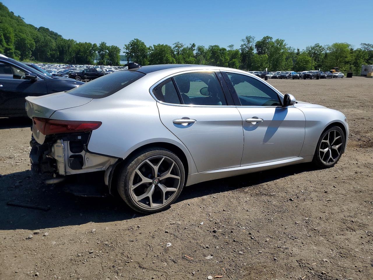 2019 Alfa Romeo Giulia - Фото 3