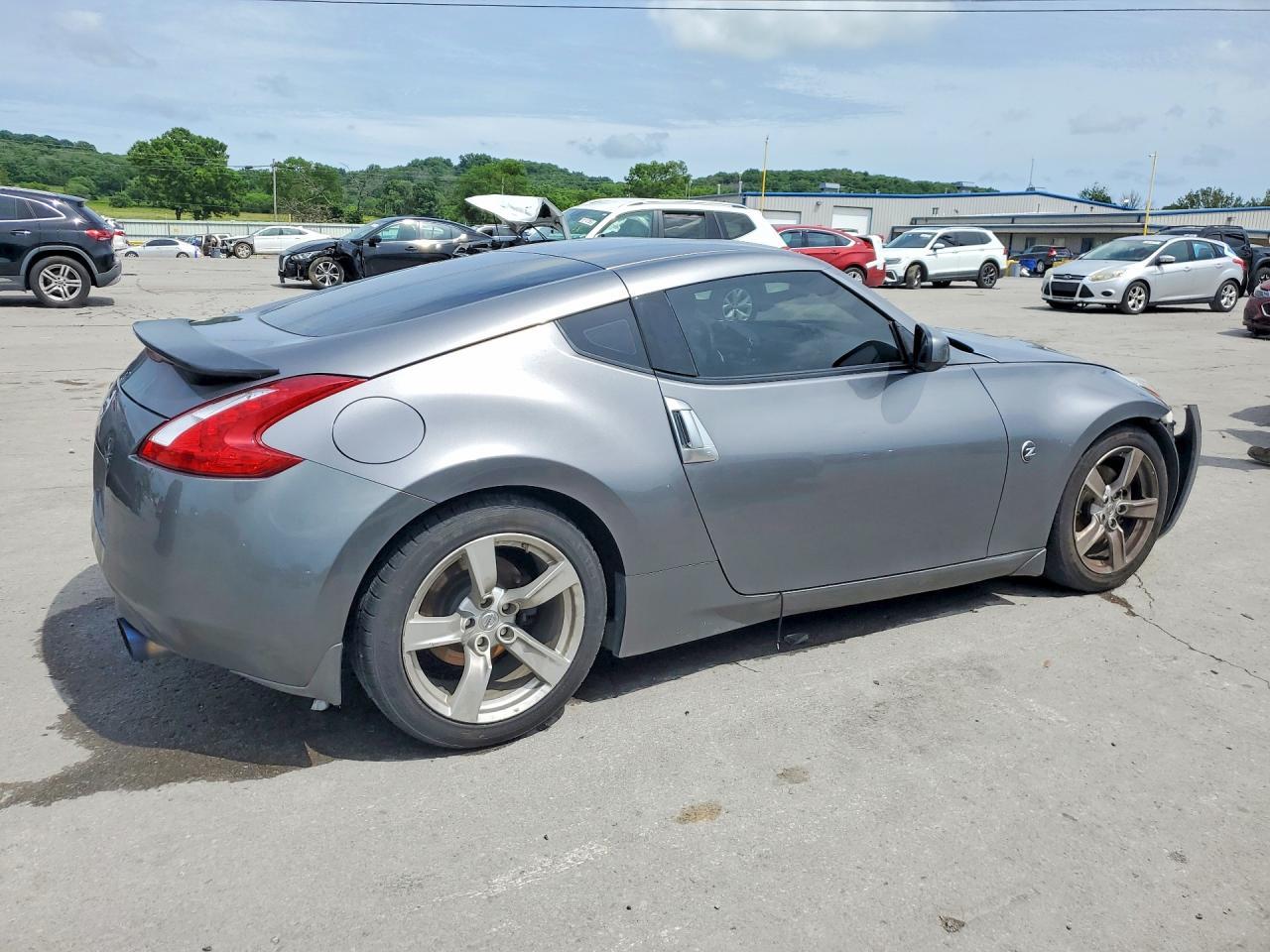 2011 Nissan 370Z Base - Фото 3