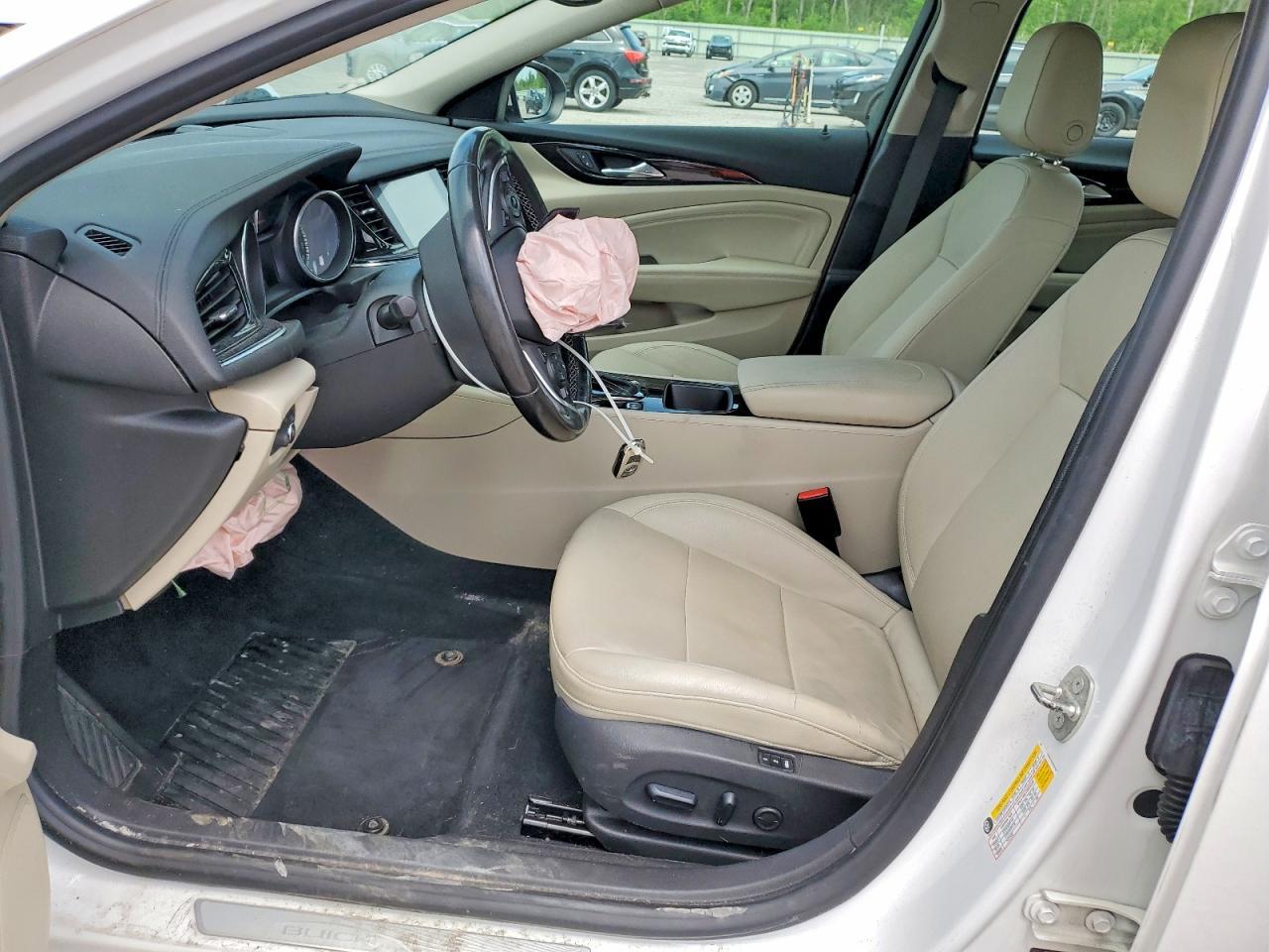 2018 Buick Regal Tourx Essence - Image 7
