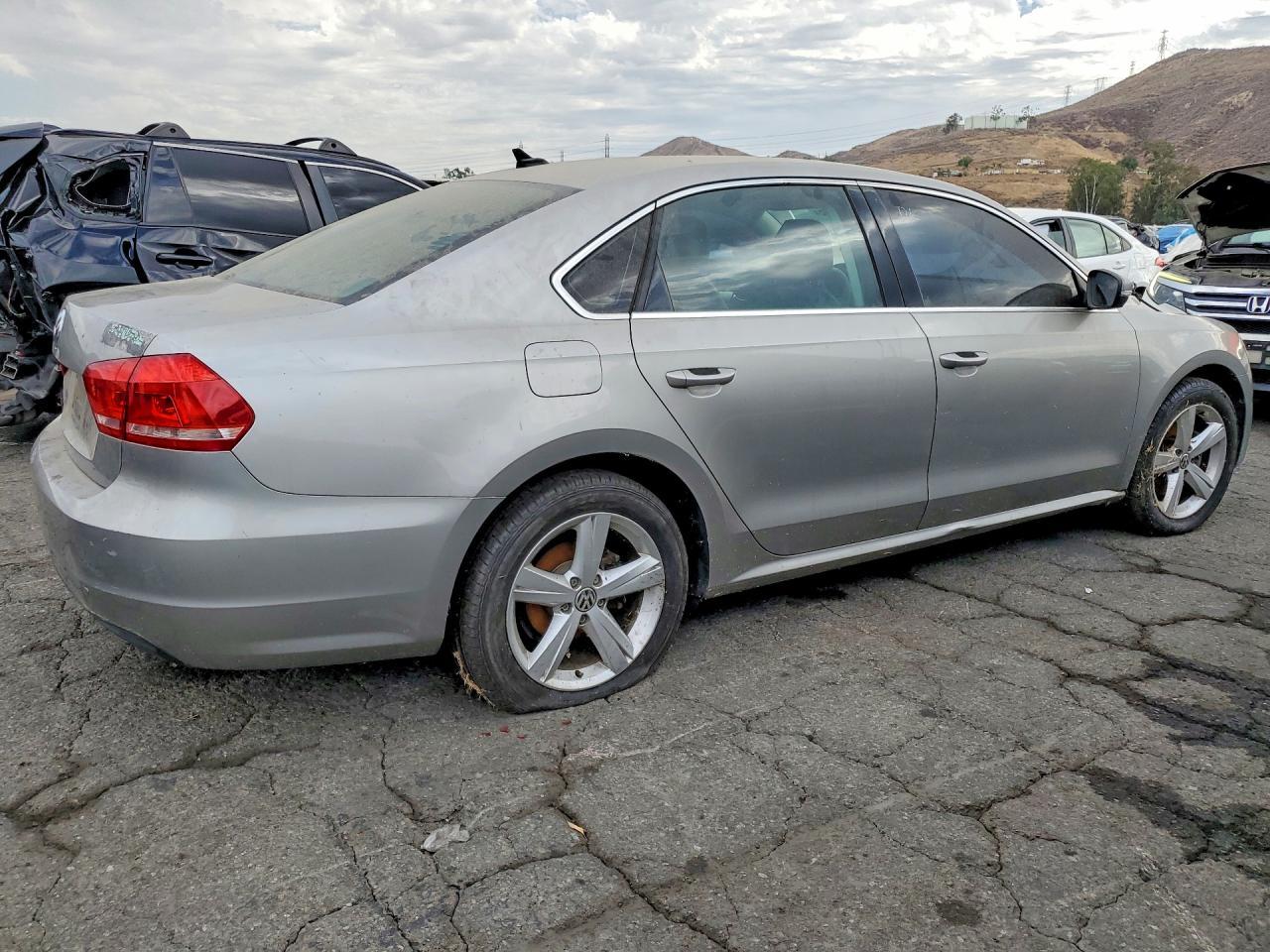 2013 Volkswagen Passat Se - Фото 3