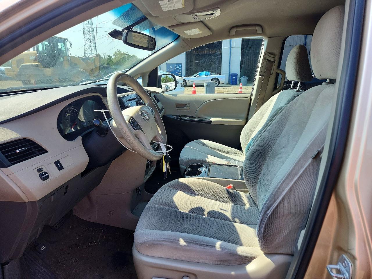 2012 Toyota Sienna Le - Image 7