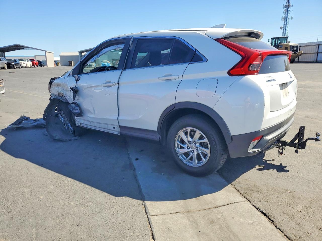 2019 Mitsubishi Eclipse Cross Es - Image 2