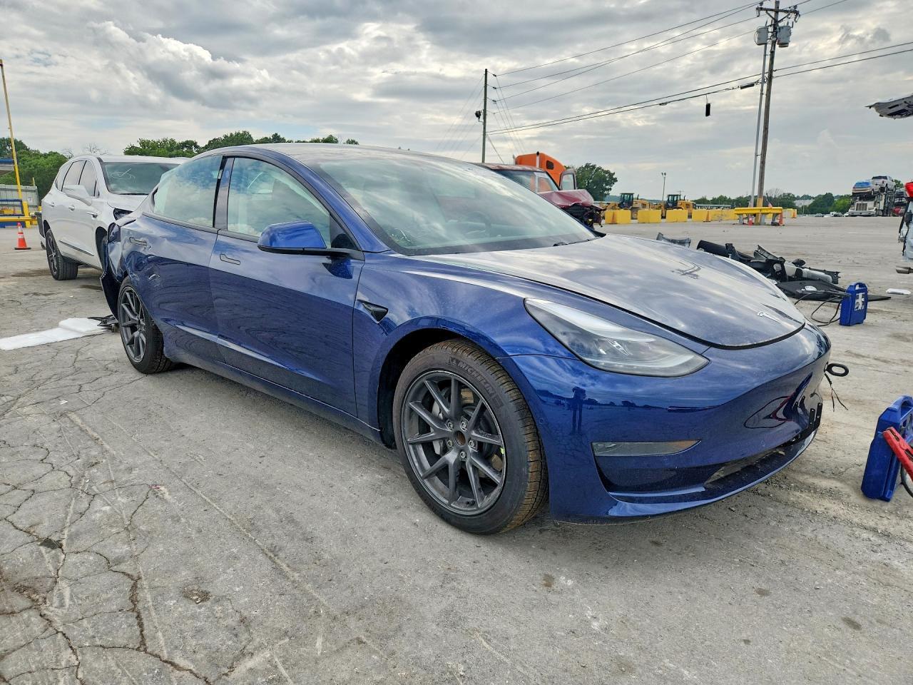 2021 Tesla Model 3 - Фото 4