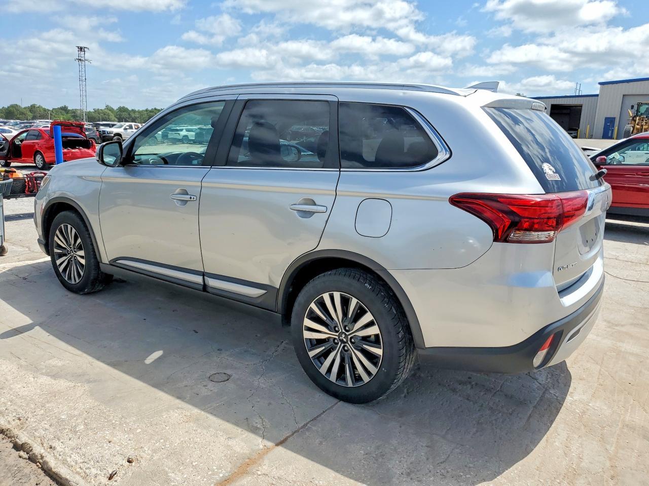 2020 Mitsubishi Outlander Se - Image 2