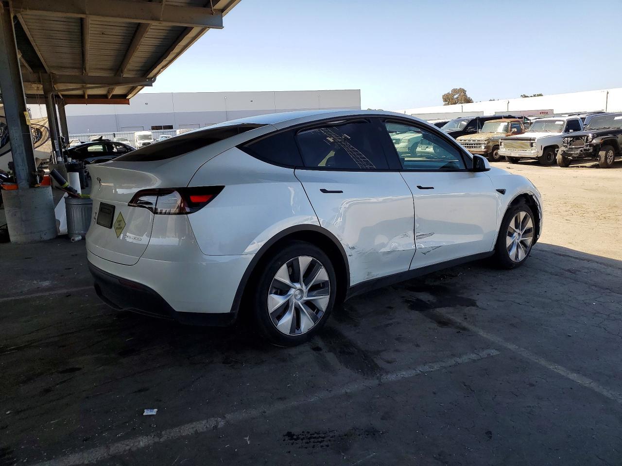 2023 Tesla Model Y - Фото 3