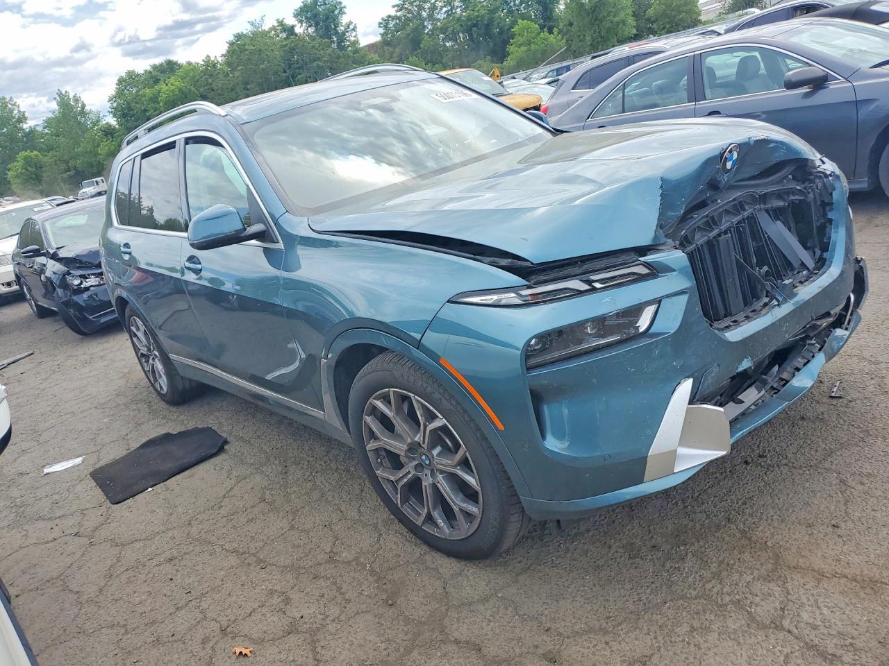 2025 BMW X7 xDrive40I - Image 4